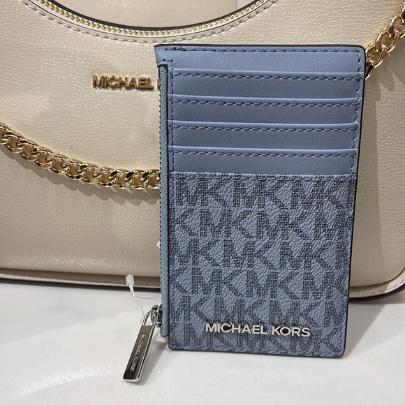 Michael Kors Jet Set Travel Medium Top Zip Card Case Wallet

Pale Blue 
NWT - Picture 16 of 16